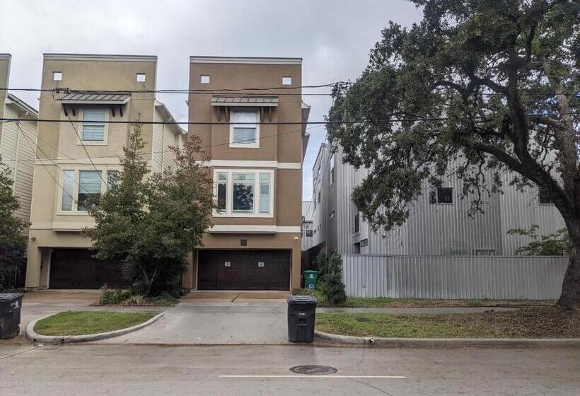 Mycrib Houston Hostel