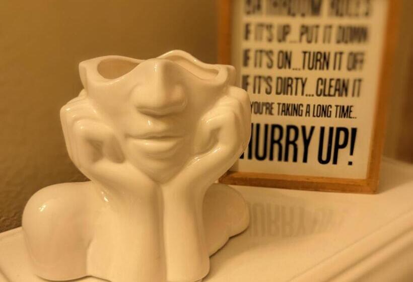 Mycrib Houston Hostel