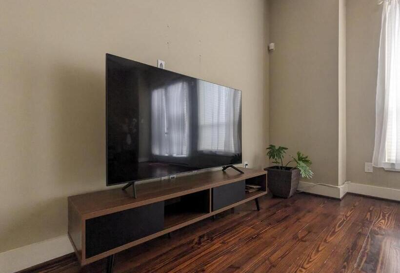 Mycrib Houston Hostel