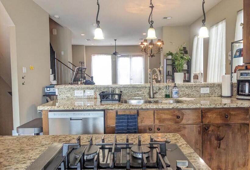 Mycrib Houston Hostel