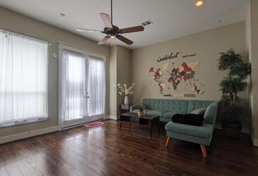 Mycrib Houston Hostel