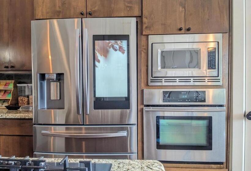 Mycrib Houston Hostel