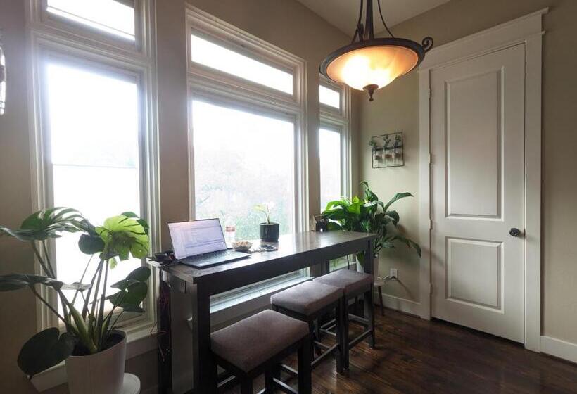 Mycrib Houston Hostel