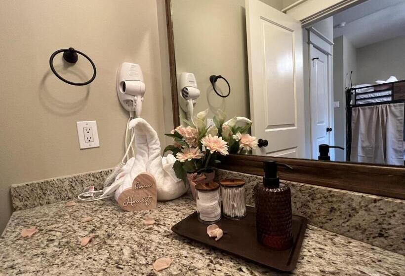 Mycrib Houston Hostel