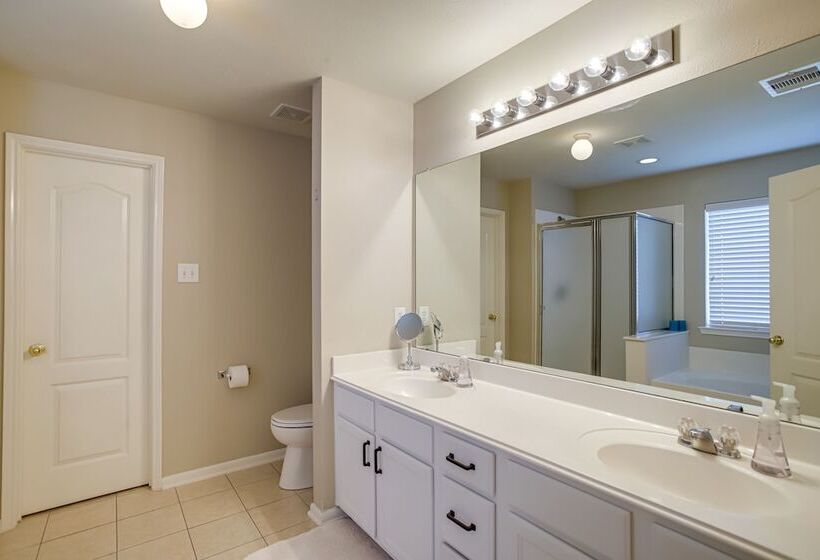 Pet Friendly Tomball Home ~ 8 Mi To Burroughs Park