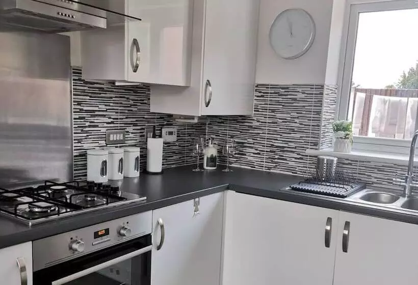 Residenssi Olive And Carol S Beautiful 3 Bed House In Walsall