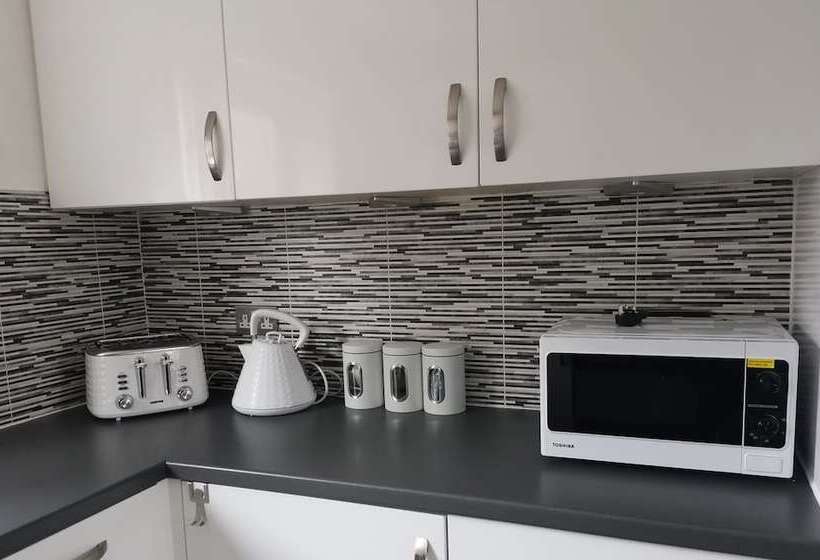 اقامتگاه Olive And Carol S Beautiful 3 Bed House In Walsall