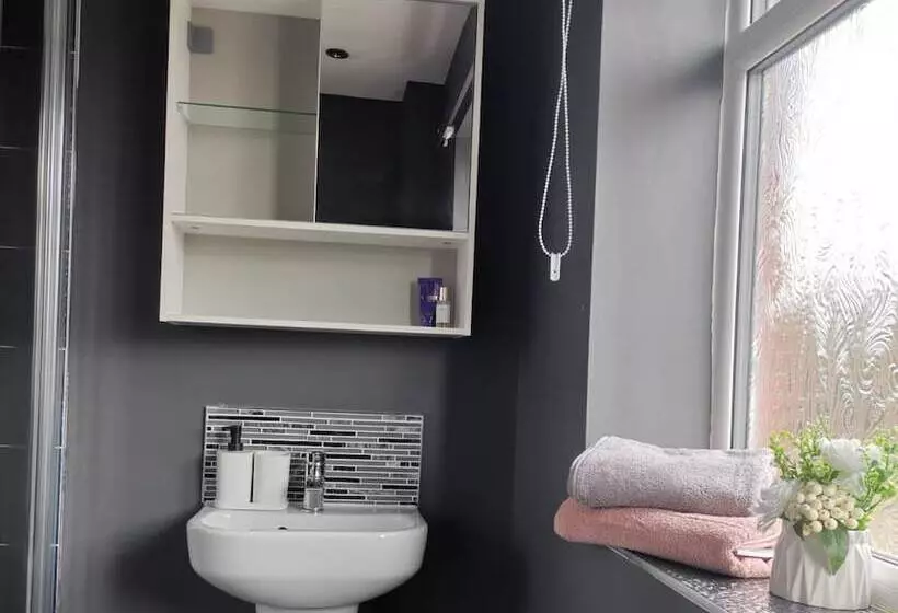 Residenssi Olive And Carol S Beautiful 3 Bed House In Walsall