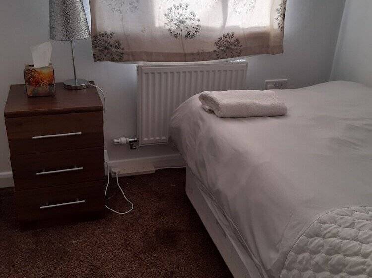 住所  Rushden Retreat   3 Bedroom House