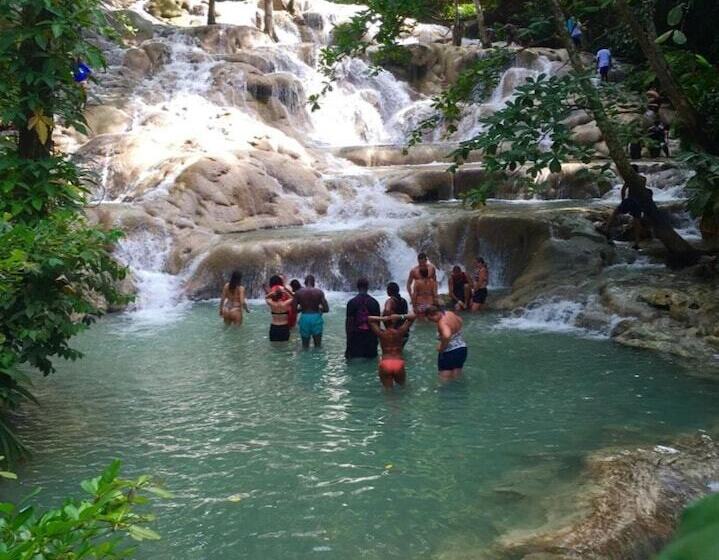 اقامتگاه Tropical Paradise Sea View Villa In Ocho Rios