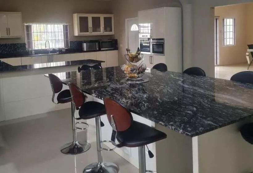 اقامتگاه Tropical Paradise Sea View Villa In Ocho Rios