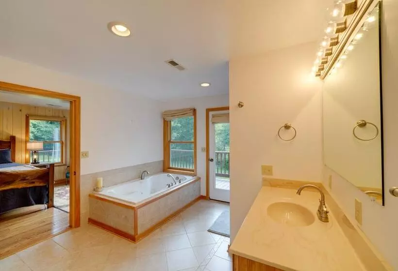 Riverfront West Virginia Cabin W/ Screened In Deck