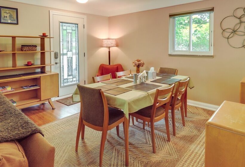 Royal Oak Home: 13 Mi To Downtown Detroit