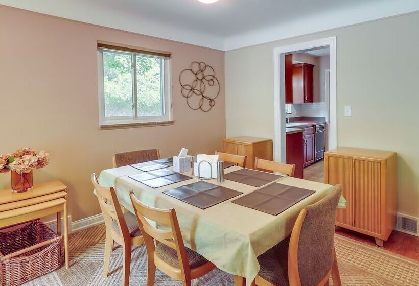 Royal Oak Home: 13 Mi To Downtown Detroit