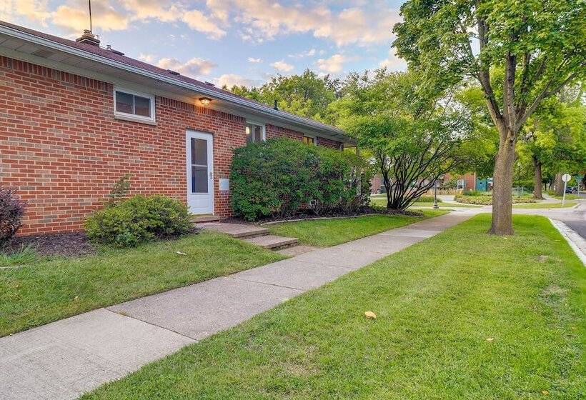 Royal Oak Home: 13 Mi To Downtown Detroit