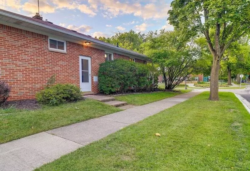 Royal Oak Home: 13 Mi To Downtown Detroit
