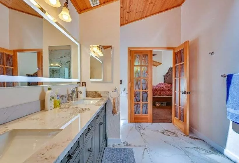 Rural Cabin Bordering Coconino National Forest!