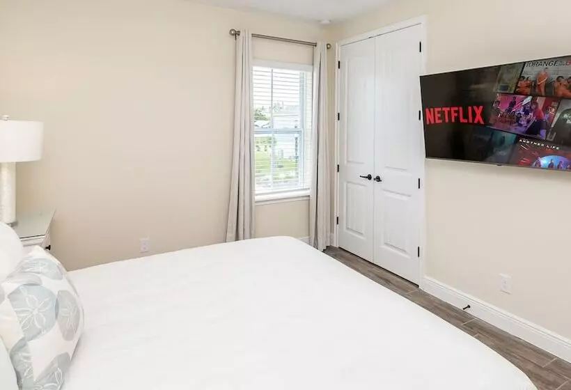 Sandy Bottoms At Margaritaville