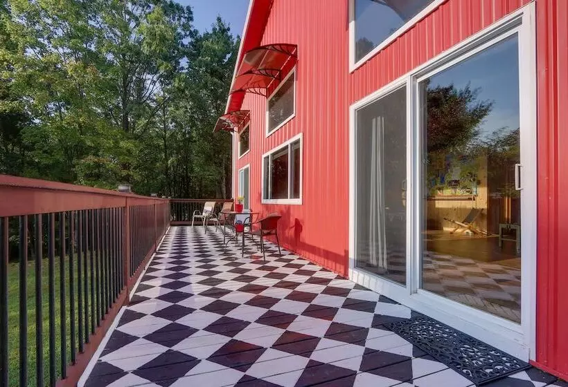 Secluded Berkeley Springs Home W/ Fire Pit + Deck!