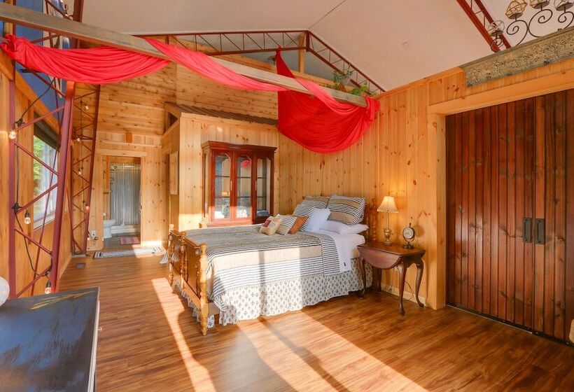 Secluded Berkeley Springs Home W/ Fire Pit + Deck!