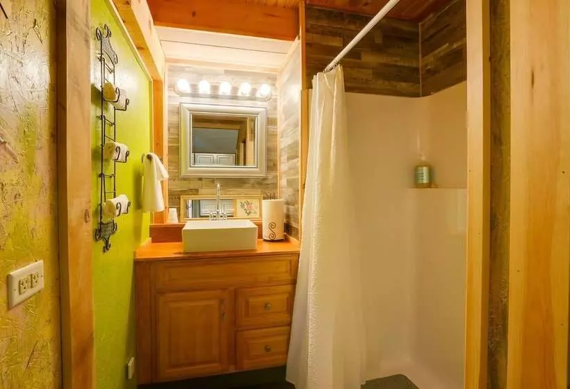 Secluded Berkeley Springs Home W/ Fire Pit + Deck!