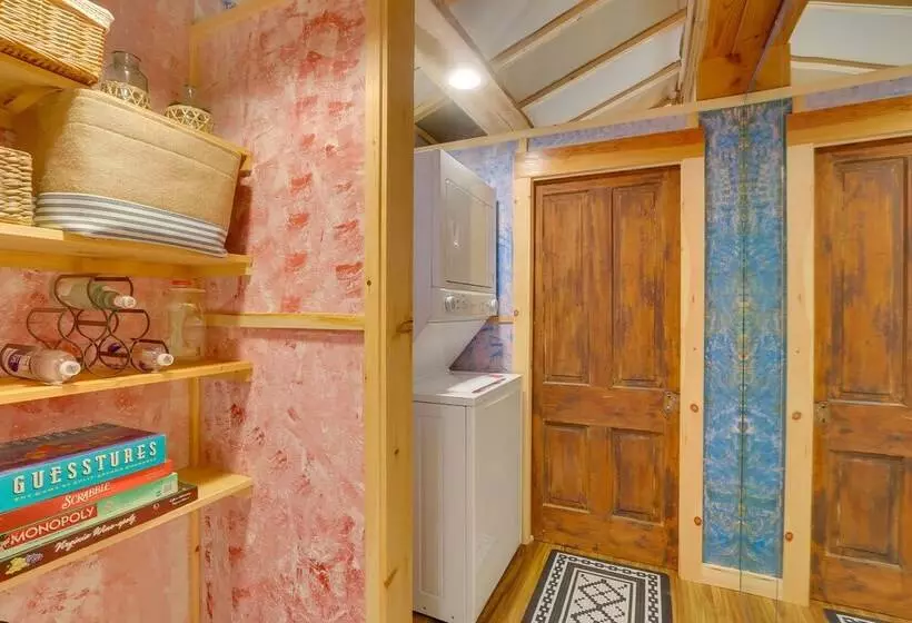 Secluded Berkeley Springs Home W/ Fire Pit + Deck!