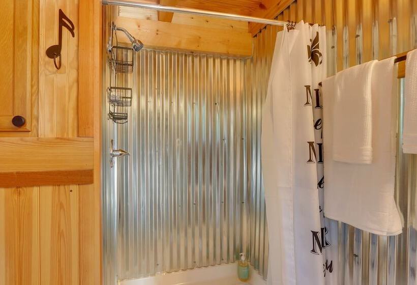 Secluded Berkeley Springs Home W/ Fire Pit + Deck!