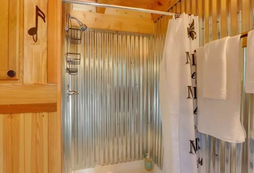 Secluded Berkeley Springs Home W/ Fire Pit + Deck!