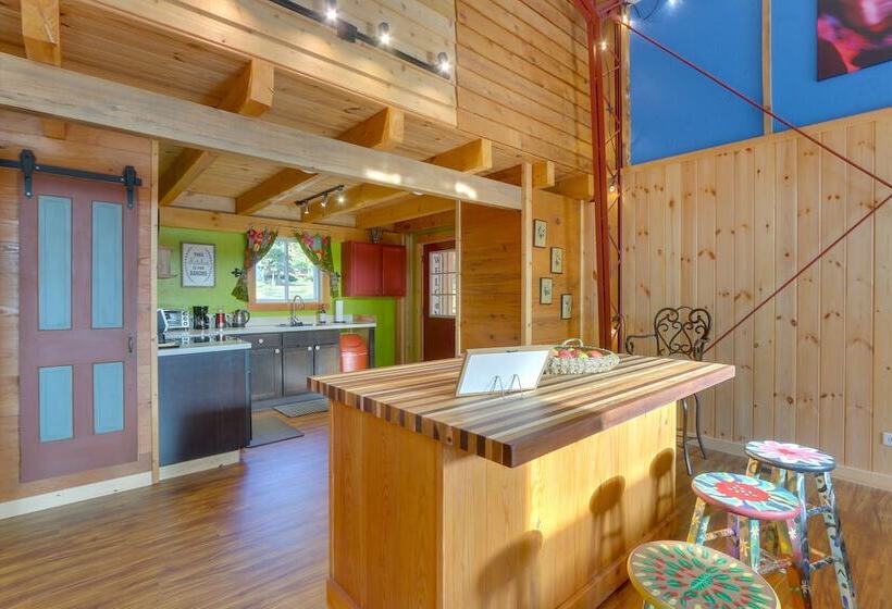 Secluded Berkeley Springs Home W/ Fire Pit + Deck!