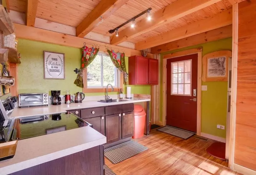 Secluded Berkeley Springs Home W/ Fire Pit + Deck!