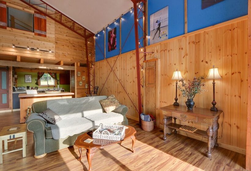 Secluded Berkeley Springs Home W/ Fire Pit + Deck!