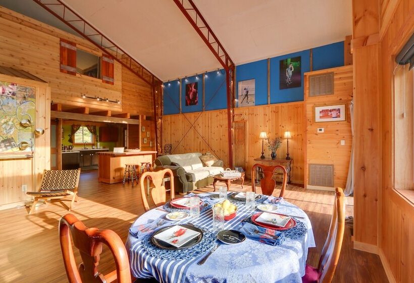 Secluded Berkeley Springs Home W/ Fire Pit + Deck!