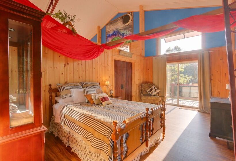 Secluded Berkeley Springs Home W/ Fire Pit + Deck!