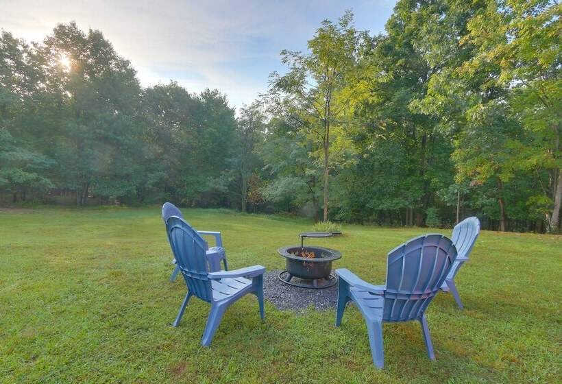 Secluded Berkeley Springs Home W/ Fire Pit + Deck!