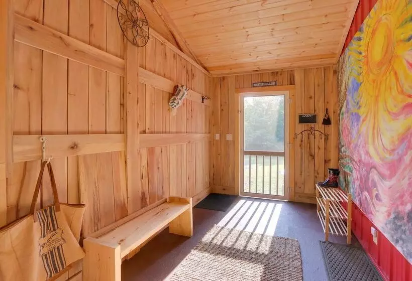 Secluded Berkeley Springs Home W/ Fire Pit + Deck!