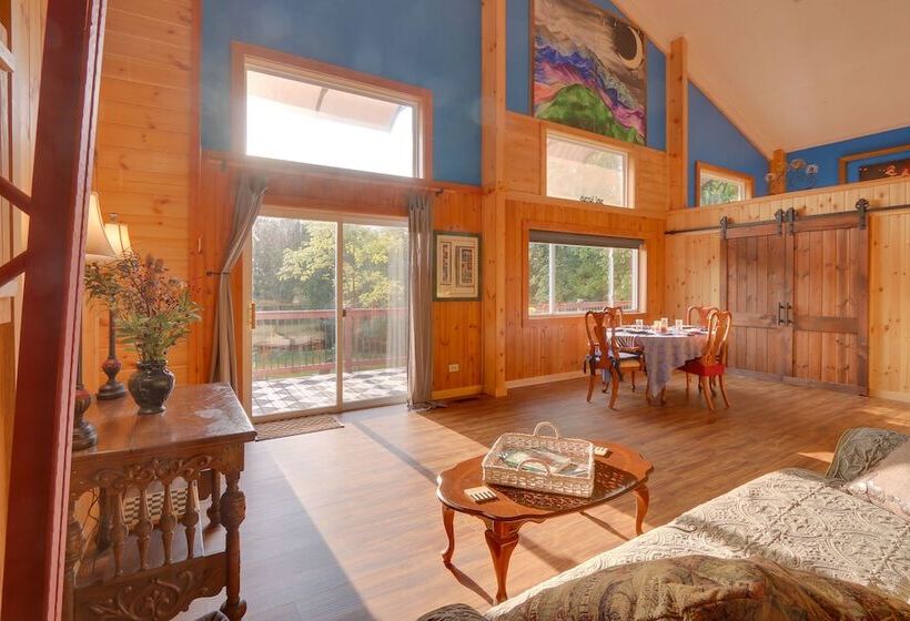 Secluded Berkeley Springs Home W/ Fire Pit + Deck!