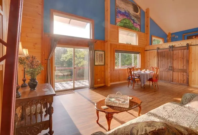 Secluded Berkeley Springs Home W/ Fire Pit + Deck!