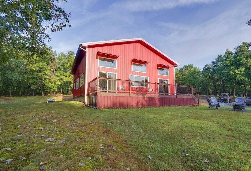 Secluded Berkeley Springs Home W/ Fire Pit + Deck!