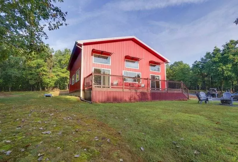 Secluded Berkeley Springs Home W/ Fire Pit + Deck!