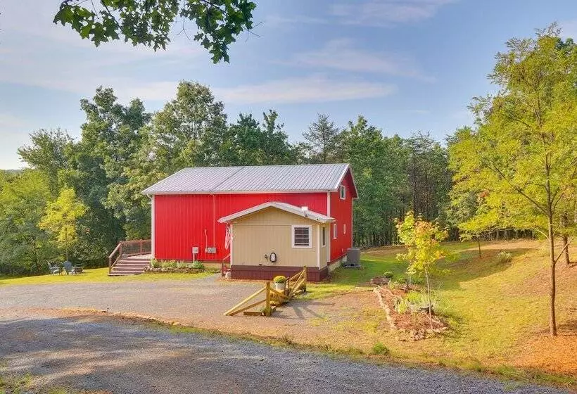 Secluded Berkeley Springs Home W/ Fire Pit + Deck!