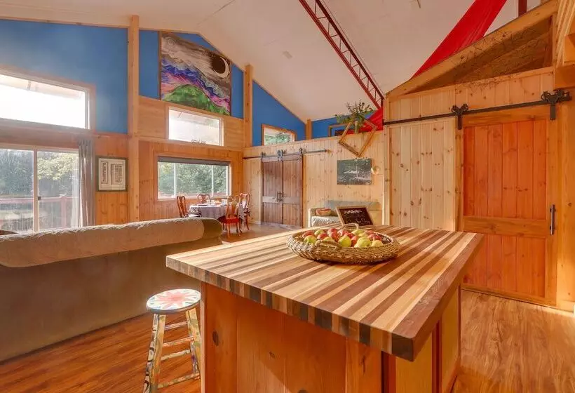 Secluded Berkeley Springs Home W/ Fire Pit + Deck!