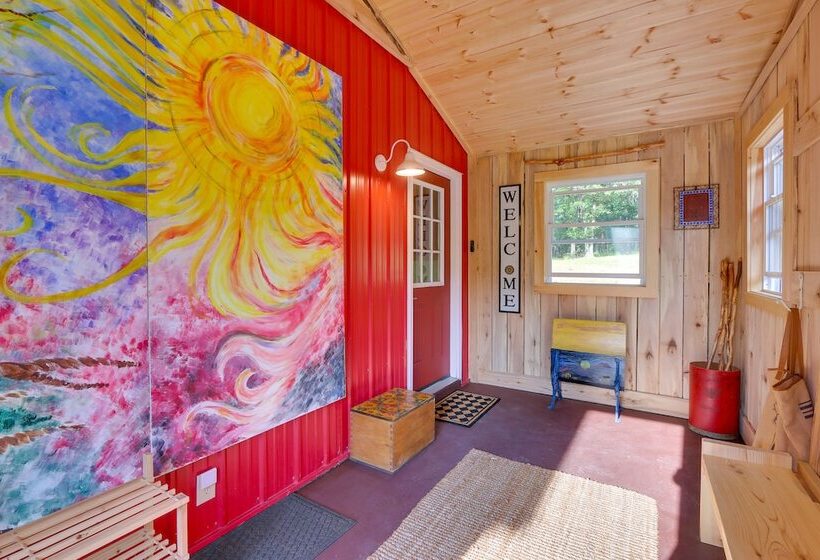 Secluded Berkeley Springs Home W/ Fire Pit + Deck!