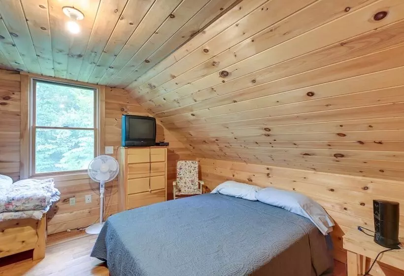 Secluded Harmony Cabin W/ Deck, Dock, Boats!