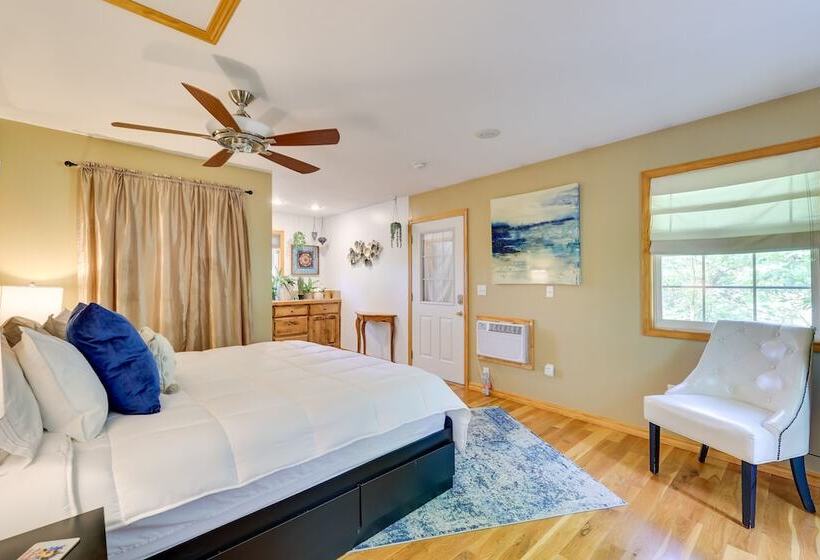 Secluded Ozark Mtn Cottage W/ Wraparound Deck