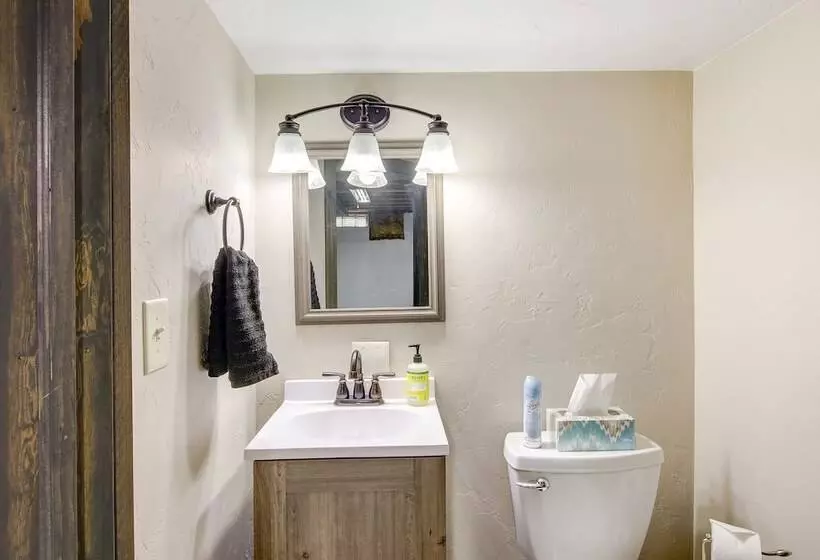 Shawano Vacation Rental: Close To Main Street!