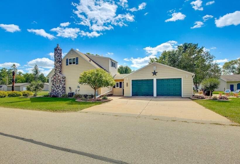 Shawano Vacation Rental: Close To Main Street!