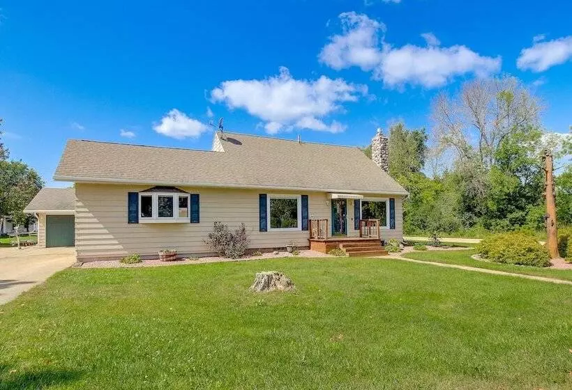 Shawano Vacation Rental: Close To Main Street!