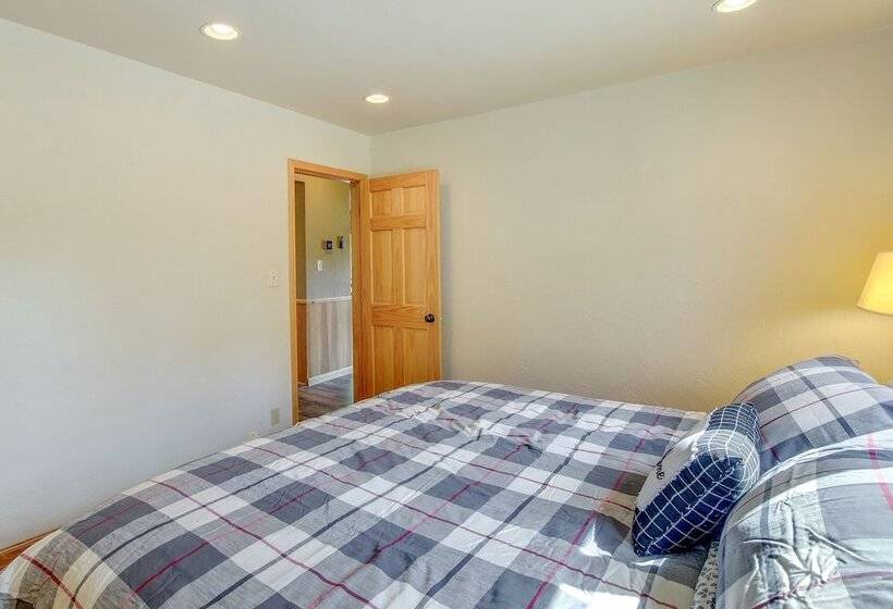 Shawano Vacation Rental: Close To Main Street!