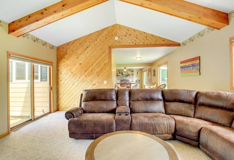 Shawano Vacation Rental: Close To Main Street!