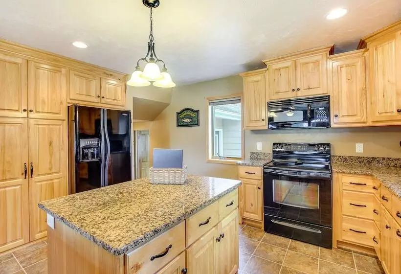 Shawano Vacation Rental: Close To Main Street!